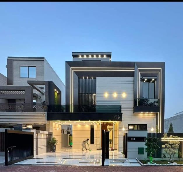 10 marla house for sale in Bahria Town Lahore — 10 marla in Lahore — PKR 51,000,000