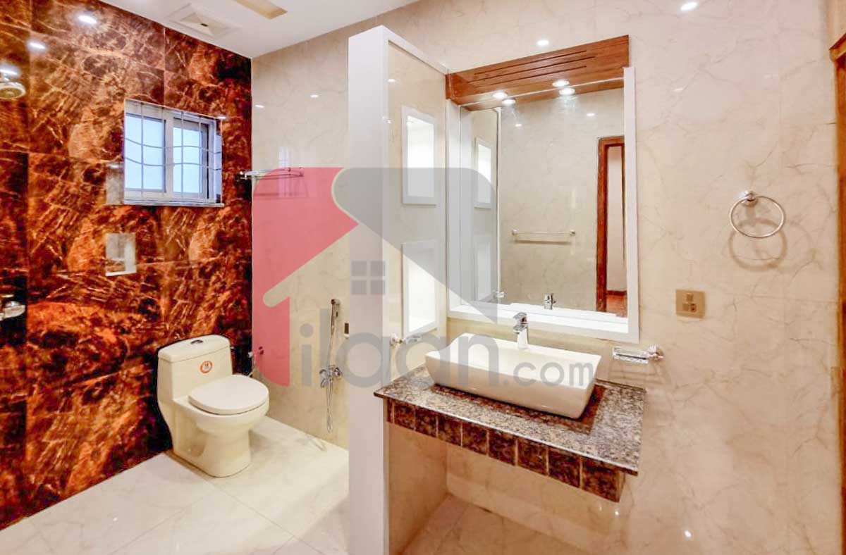 10 Marla House for Sale in Sector E, Bahria Town, Lahore