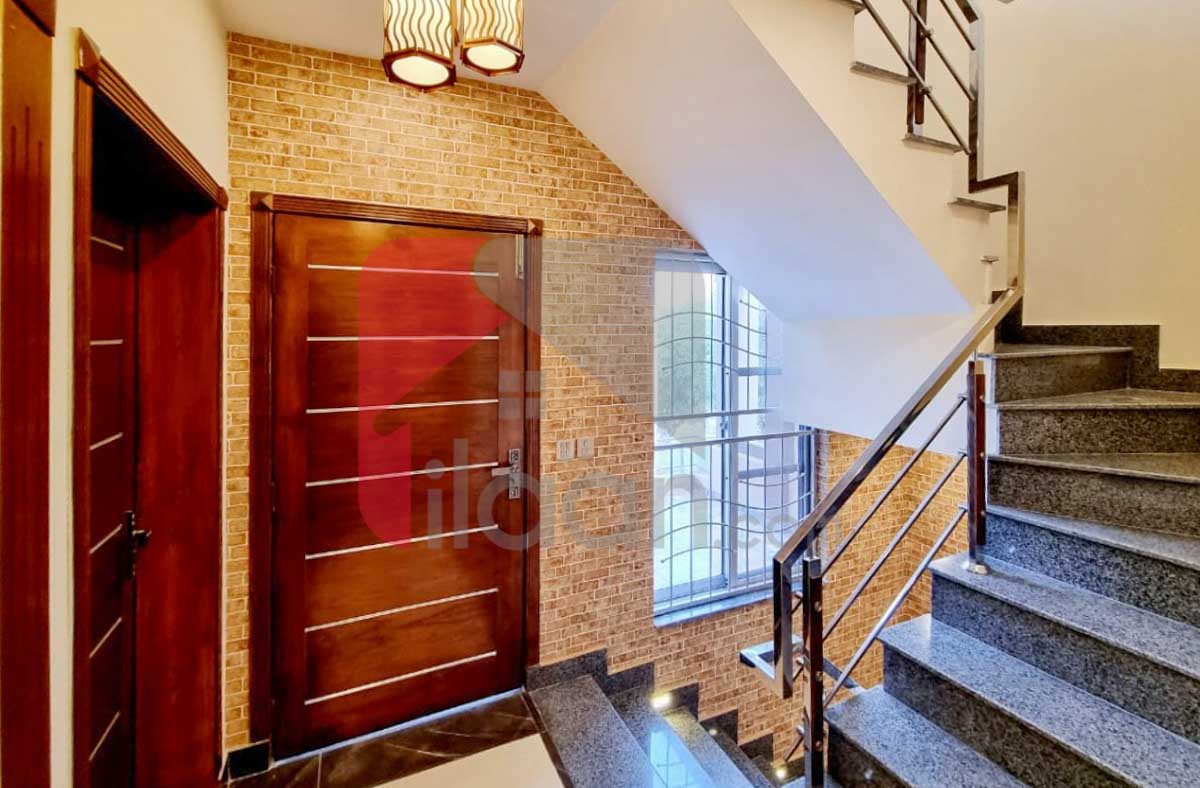 10 Marla House for Sale in Sector E, Bahria Town, Lahore