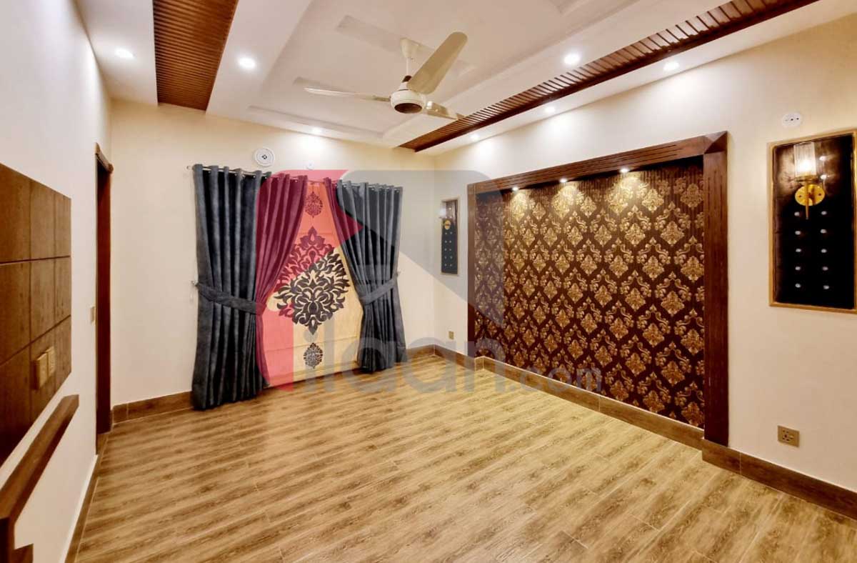 10 Marla House for Sale in Sector E, Bahria Town, Lahore