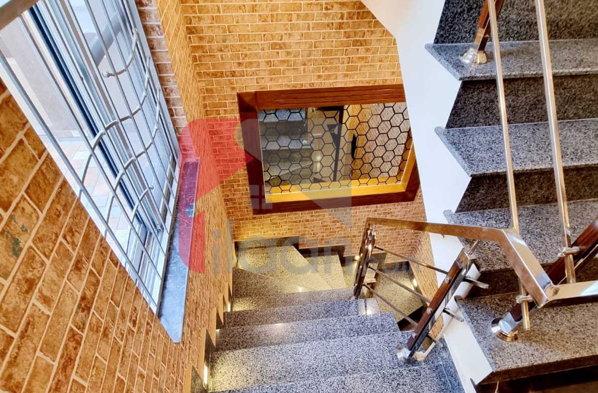 10 Marla House for Sale in Sector E, Bahria Town, Lahore