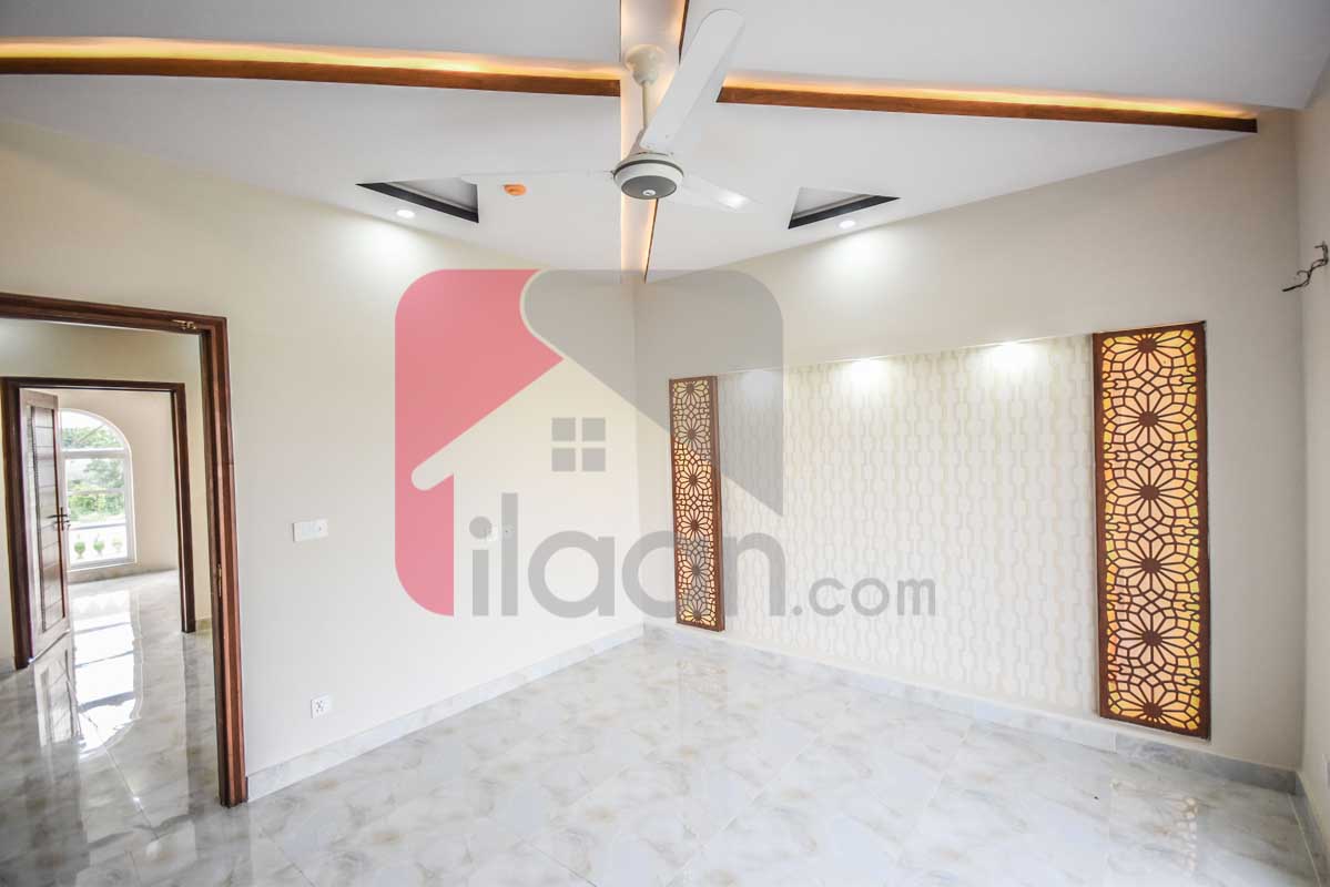 10 Marla House for Sale in Bankers Cooperative Housing Society, Lahore