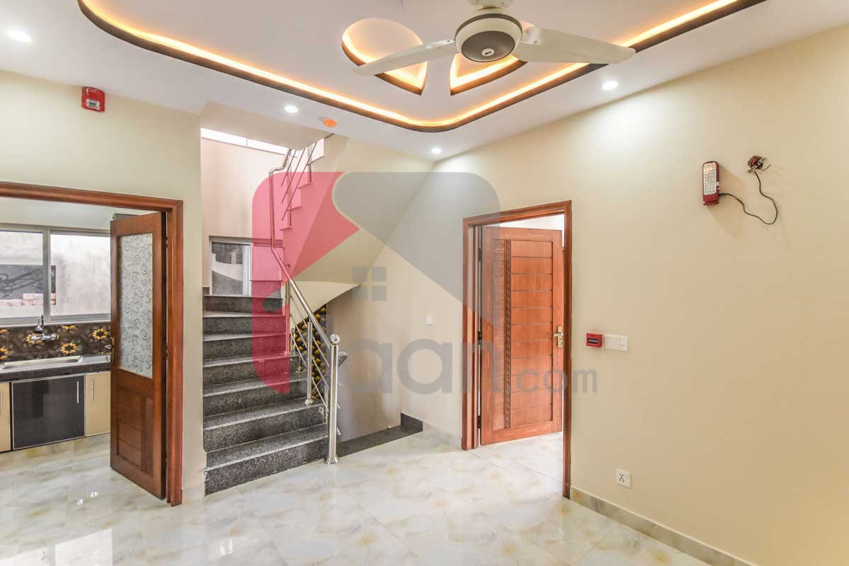 10 Marla House for Sale in Bankers Cooperative Housing Society, Lahore