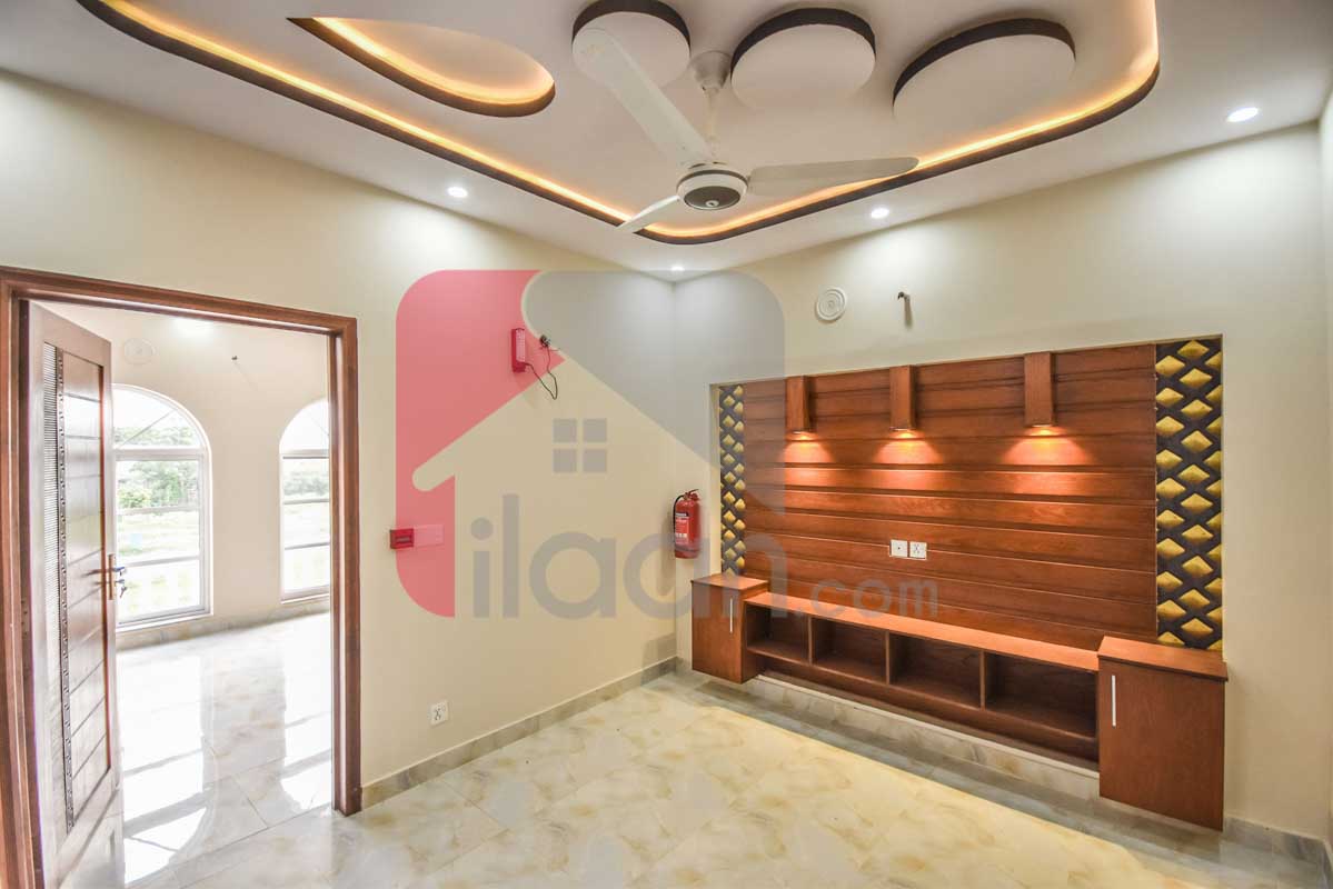 10 Marla House for Sale in Bankers Cooperative Housing Society, Lahore