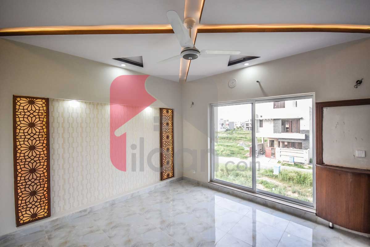 10 Marla House for Sale in Bankers Cooperative Housing Society, Lahore