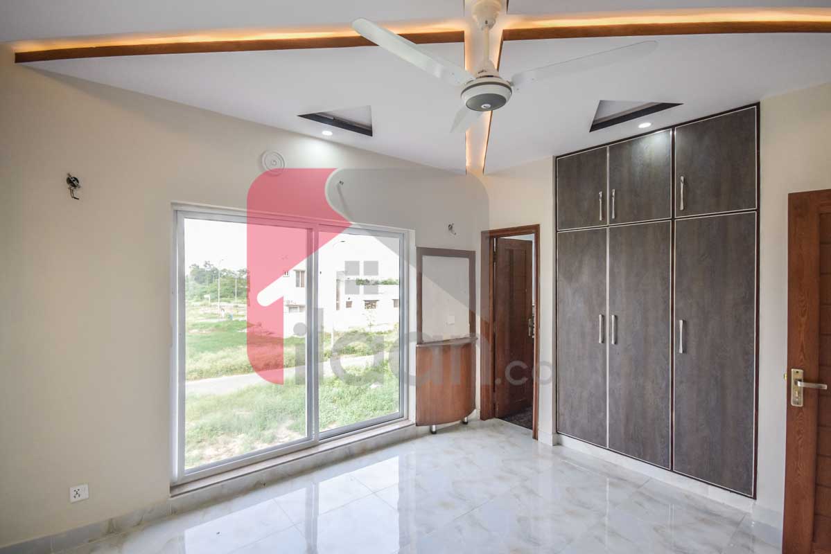 10 Marla House for Sale in Bankers Cooperative Housing Society, Lahore