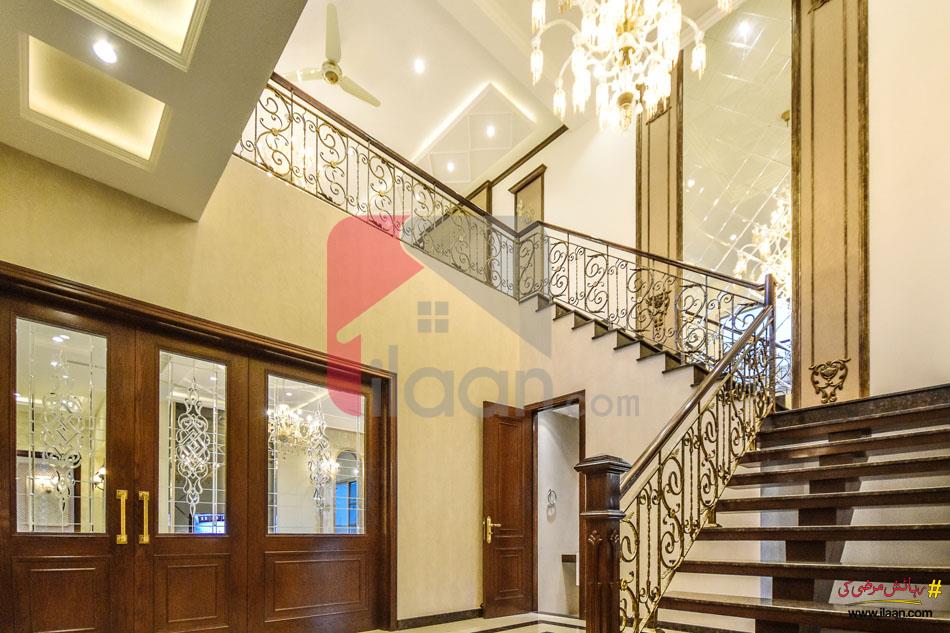 10 Marla House for Sale in Bankers Cooperative Housing Society, Lahore