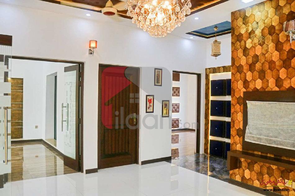 18 Marla House for Sale in Bankers Avenue Cooperative Housing Society, Lahore