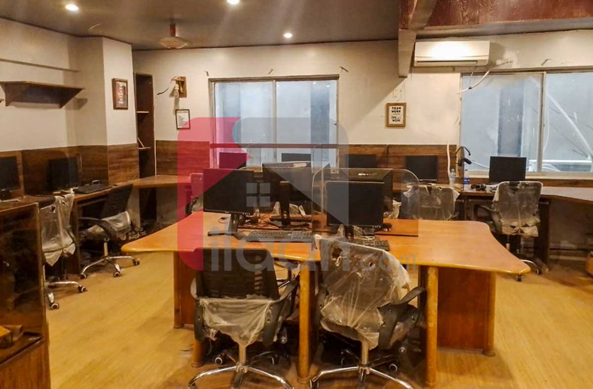 850 square feet office for rent in Shahrah-e-Faisal Karachi