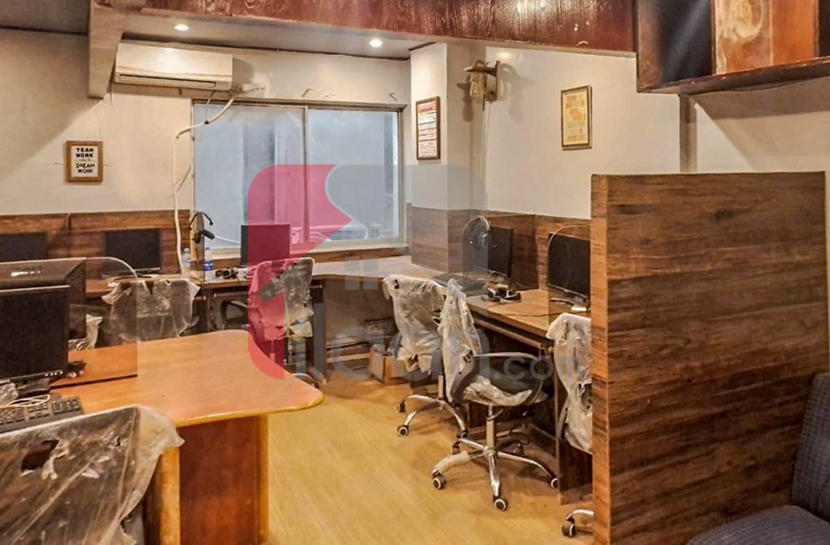 850 square feet office for rent in Shahrah-e-Faisal Karachi