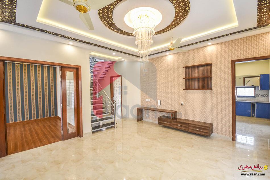 9 Marla House for Sale in Bankers Cooperative Housing Society, Lahore