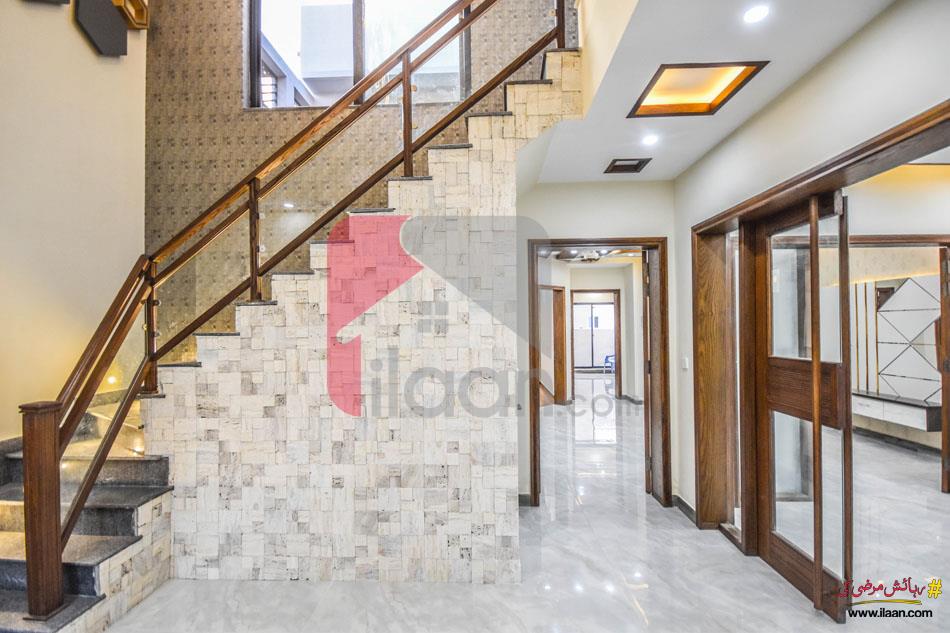 9 Marla House for Sale in Bankers Cooperative Housing Society, Lahore