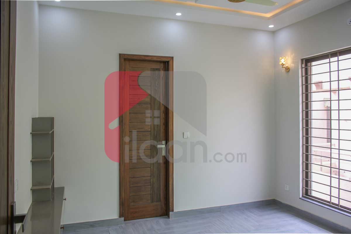 8 Marla House for Sale in Umer Block, Sector B, Bahria Town Lahore