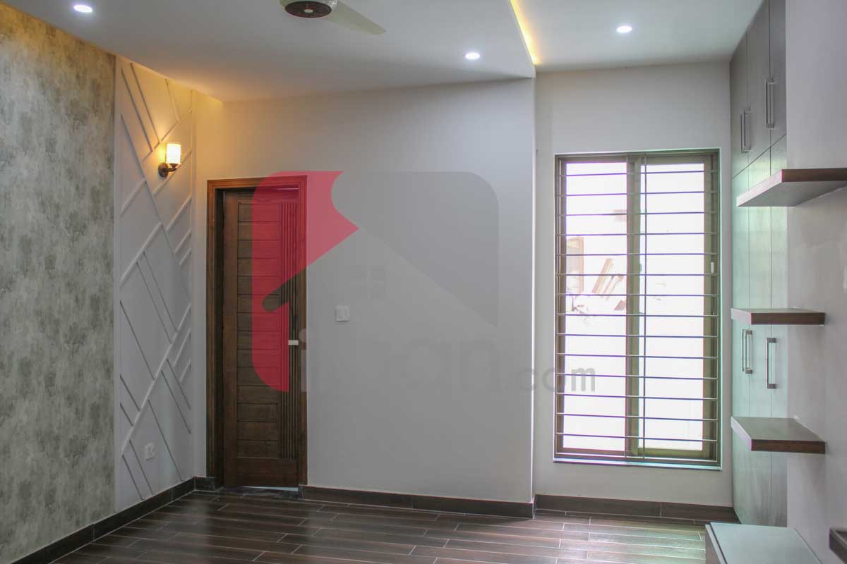 8 Marla House for Sale in Umer Block, Sector B, Bahria Town Lahore