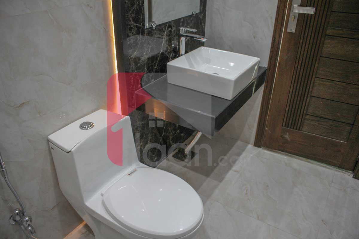 8 Marla House for Sale in Umer Block, Sector B, Bahria Town Lahore