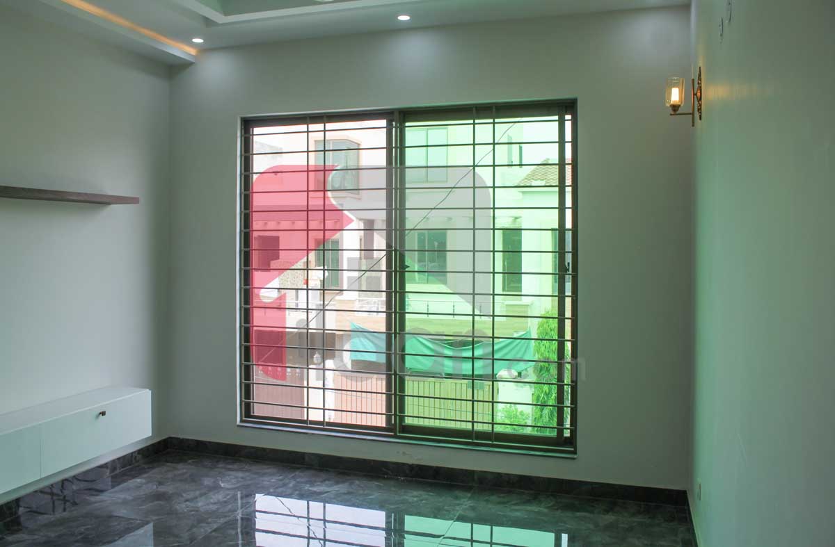 8 Marla House for Sale in Umer Block, Sector B, Bahria Town Lahore