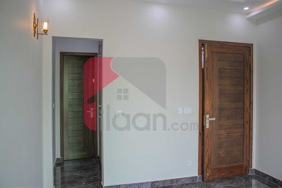 8 Marla House for Sale in Umer Block, Sector B, Bahria Town Lahore