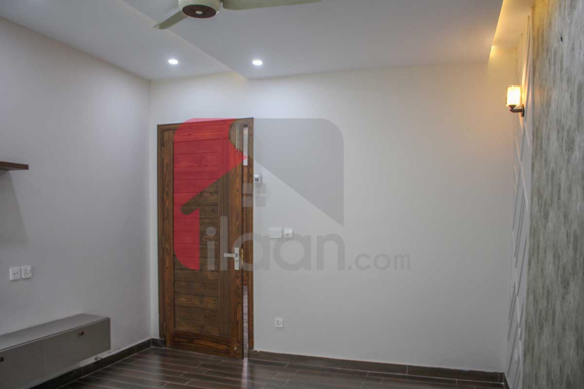8 Marla House for Sale in Umer Block, Sector B, Bahria Town Lahore
