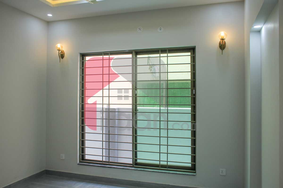 8 Marla House for Sale in Umer Block, Sector B, Bahria Town Lahore