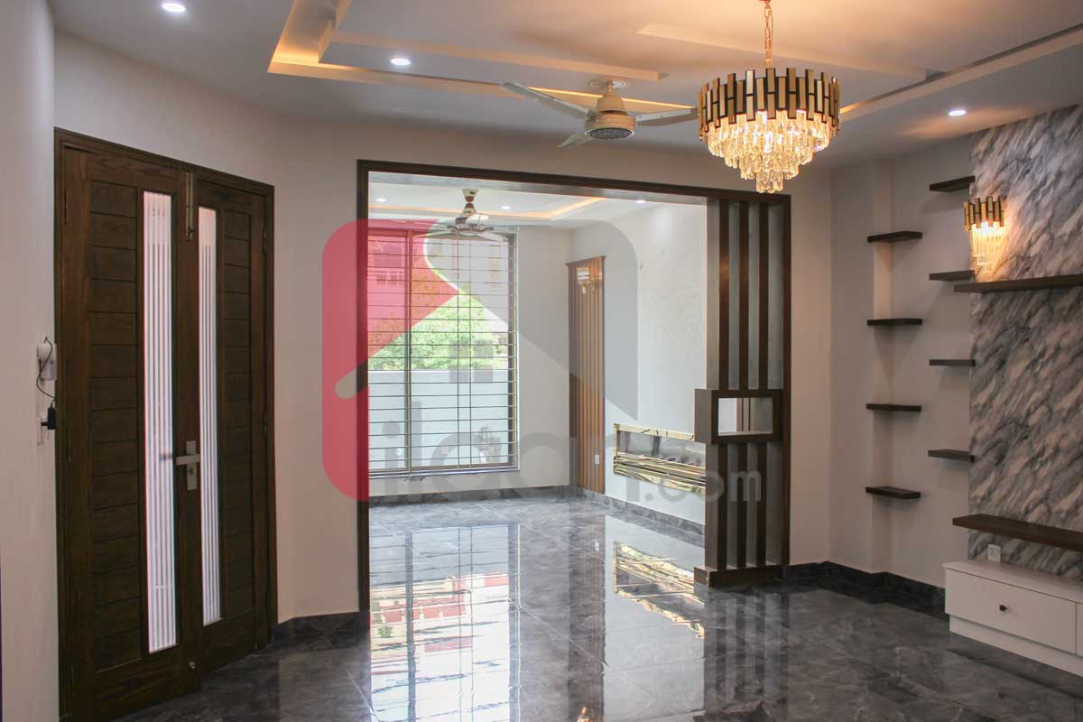 8 Marla House for Sale in Umer Block, Sector B, Bahria Town Lahore