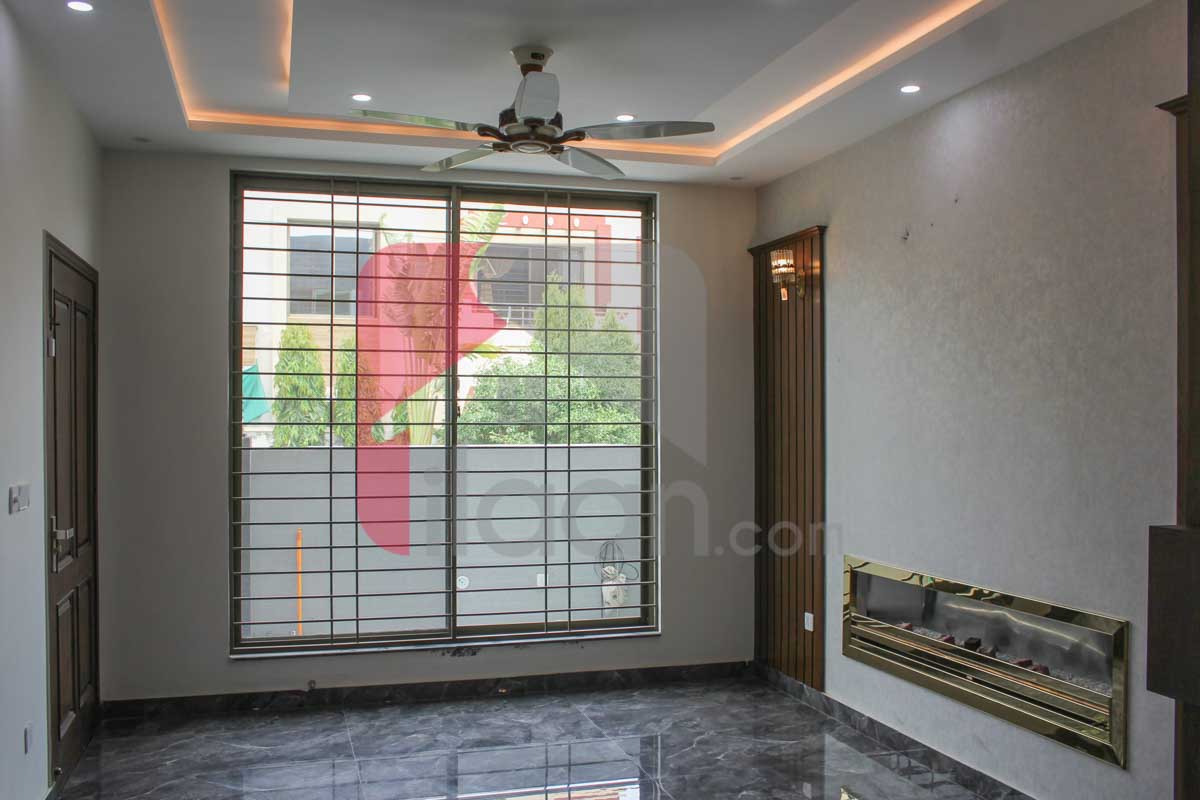 8 Marla House for Sale in Umer Block, Sector B, Bahria Town Lahore
