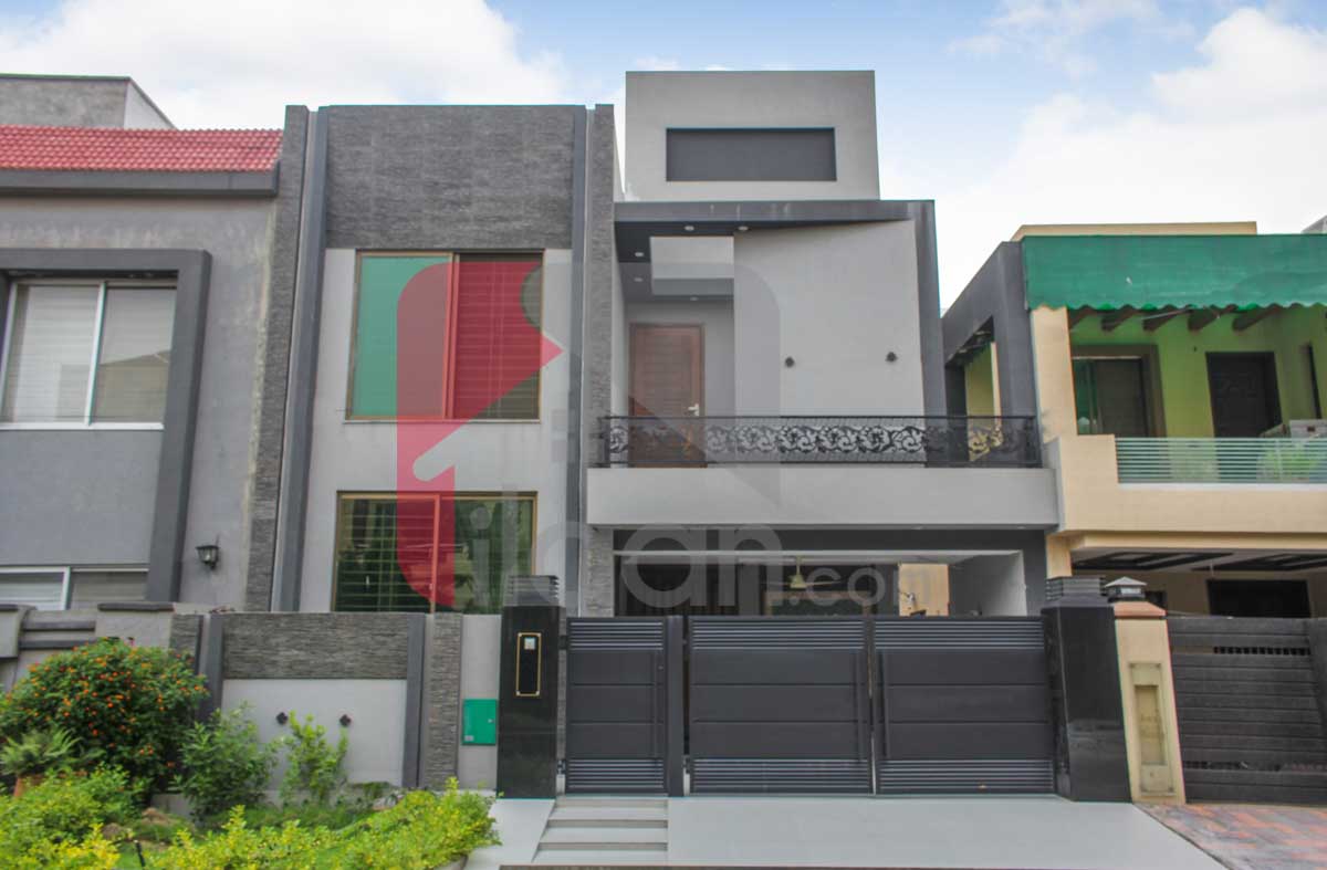 8 Marla House for Sale in Umer Block, Sector B, Bahria Town Lahore