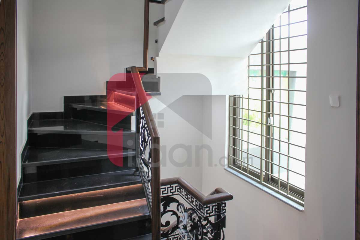 8 Marla House for Sale in Umer Block, Sector B, Bahria Town Lahore