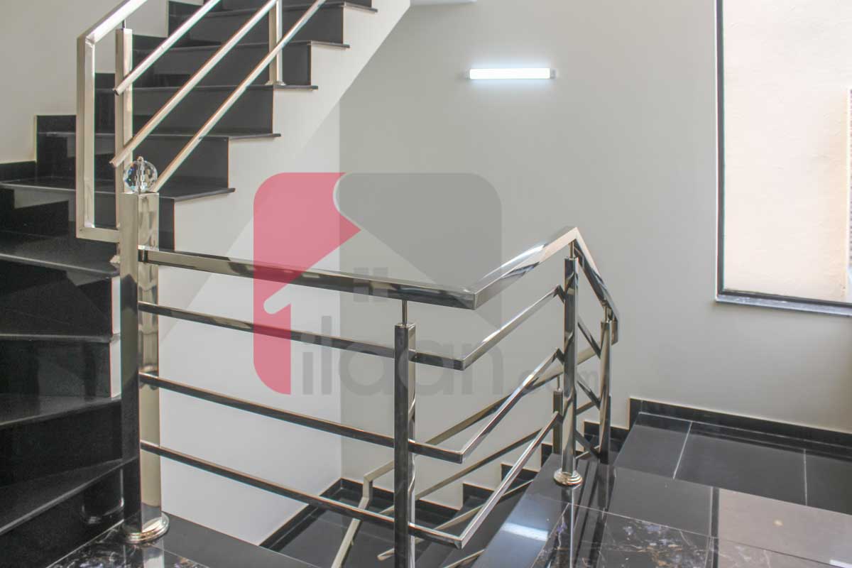 10 Marla House for Sale in Block E, Formanites Housing Scheme, Lahore