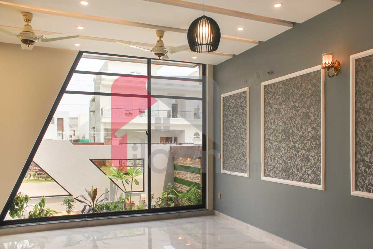 10 Marla House for Sale in Block E, Formanites Housing Scheme, Lahore