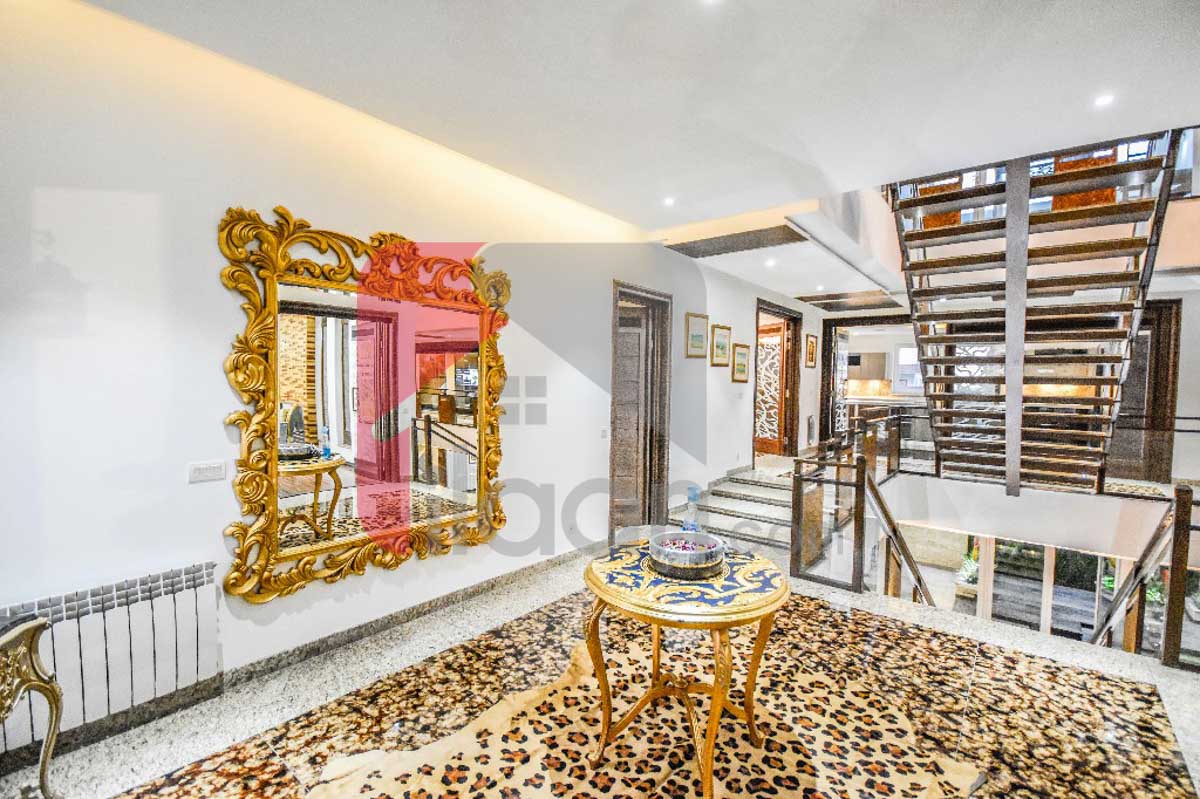 2 Kanal Farmhouse for Sale in Orchard Greenz Luxury Farm House Society, Bedian Road, Lahore
