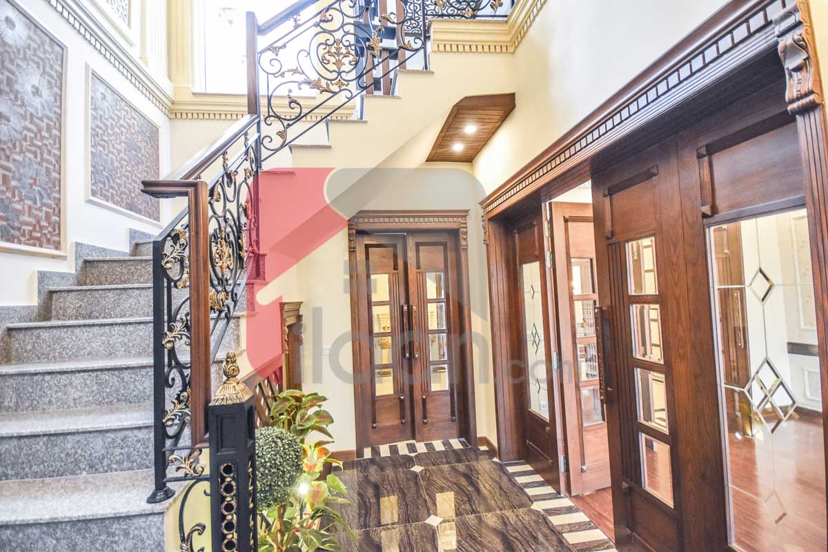 10 Marla House for Sale in Formanites Housing Scheme, Lahore