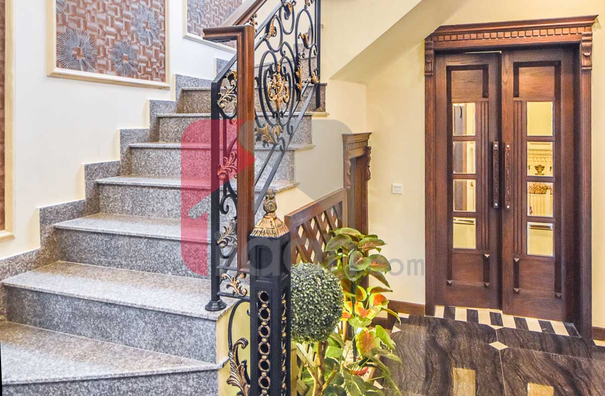 10 Marla House for Sale in Formanites Housing Scheme, Lahore