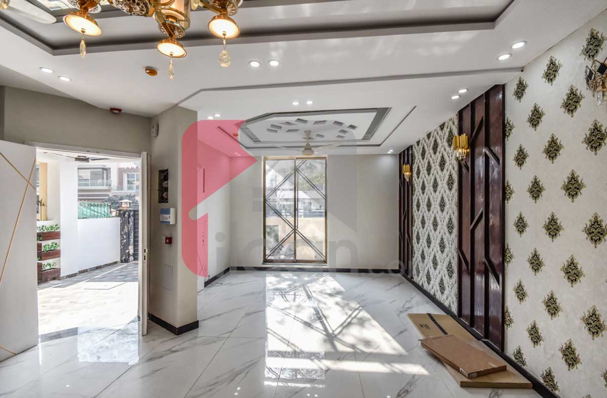 8 Marla House for Sale in Phase 6, DHA Lahore