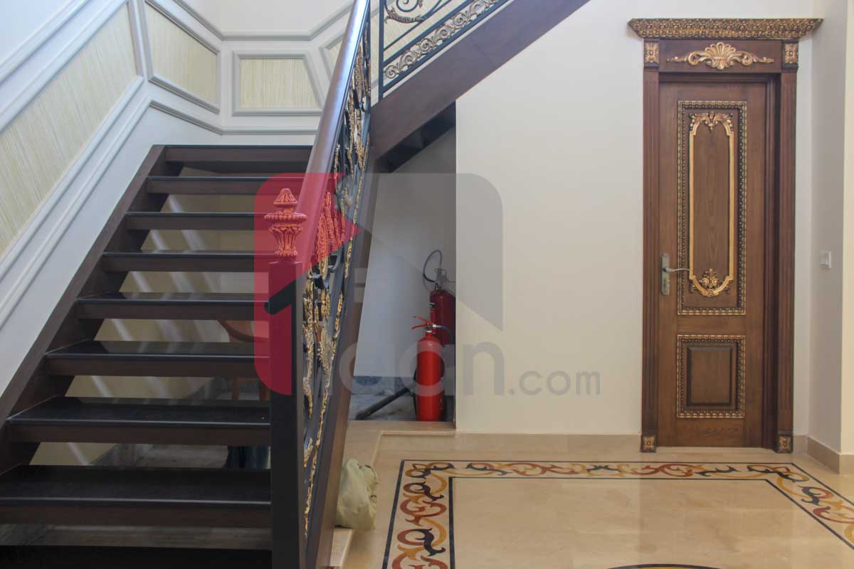 1 Kanal House for Sale in Block L, Phase 8 Ex Air Avenue, DHA Lahore