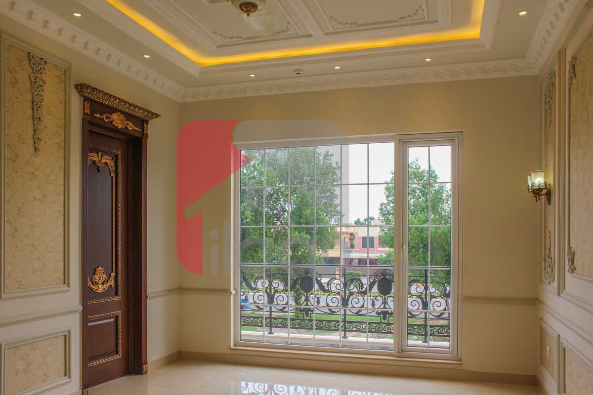 1 Kanal House for Sale in Block L, Phase 8 Ex Air Avenue, DHA Lahore