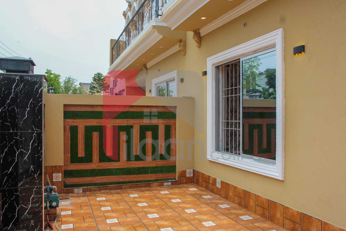 10 Marla House for Sale in Architects Engineers Housing Society, Lahore