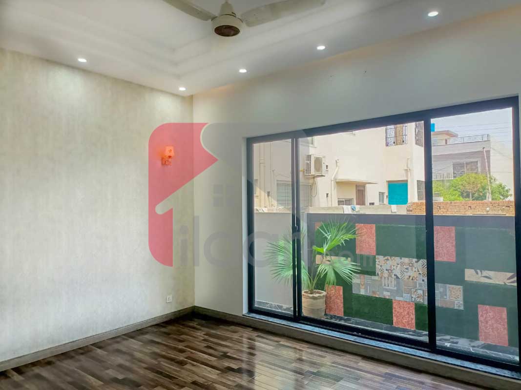 10 Marla House for Sale in Phase 8, DHA Lahore