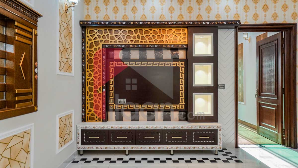 10 Marla House for Sale in Block M, Valencia Housing Society, Lahore