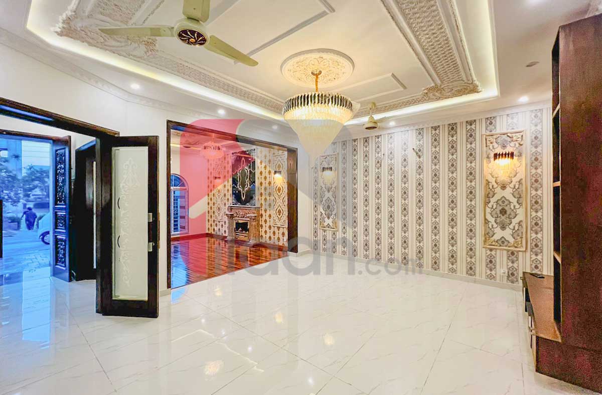 10 Marla House for Sale in Phase 8 - Air Avenue, DHA Lahore