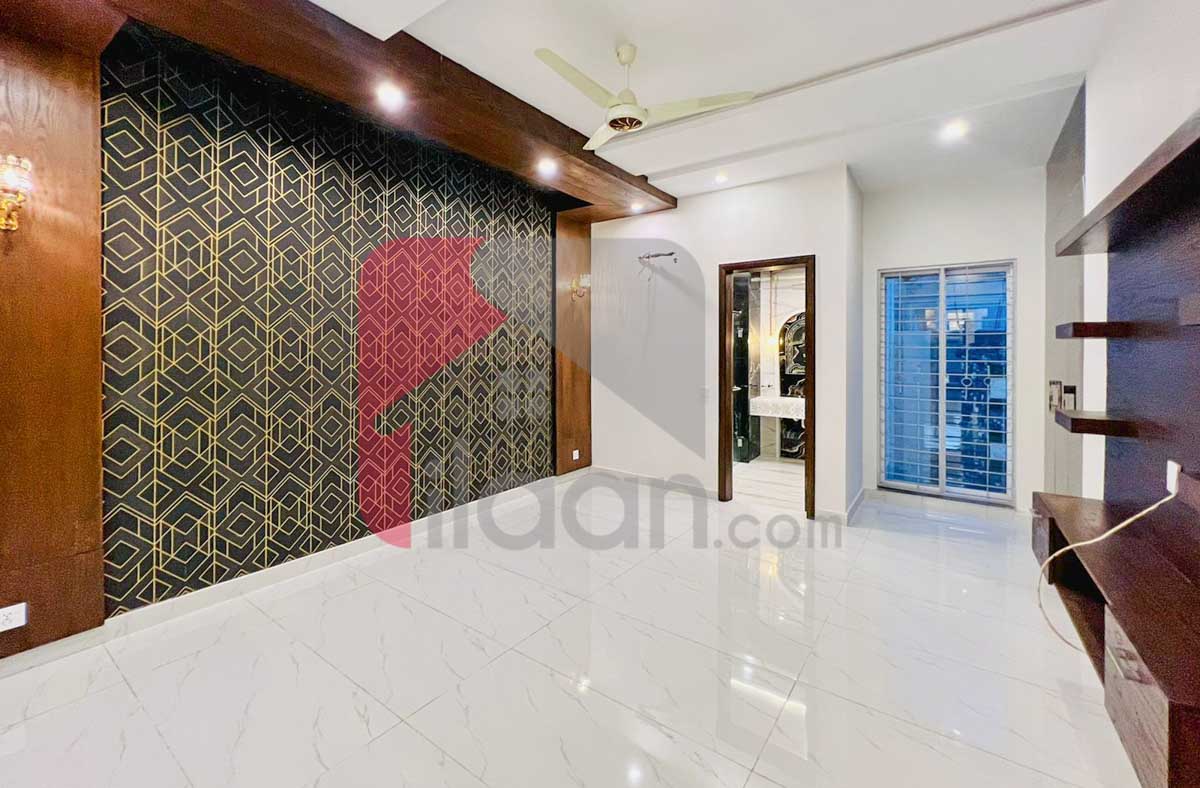 10 Marla House for Sale in Phase 8 - Air Avenue, DHA Lahore