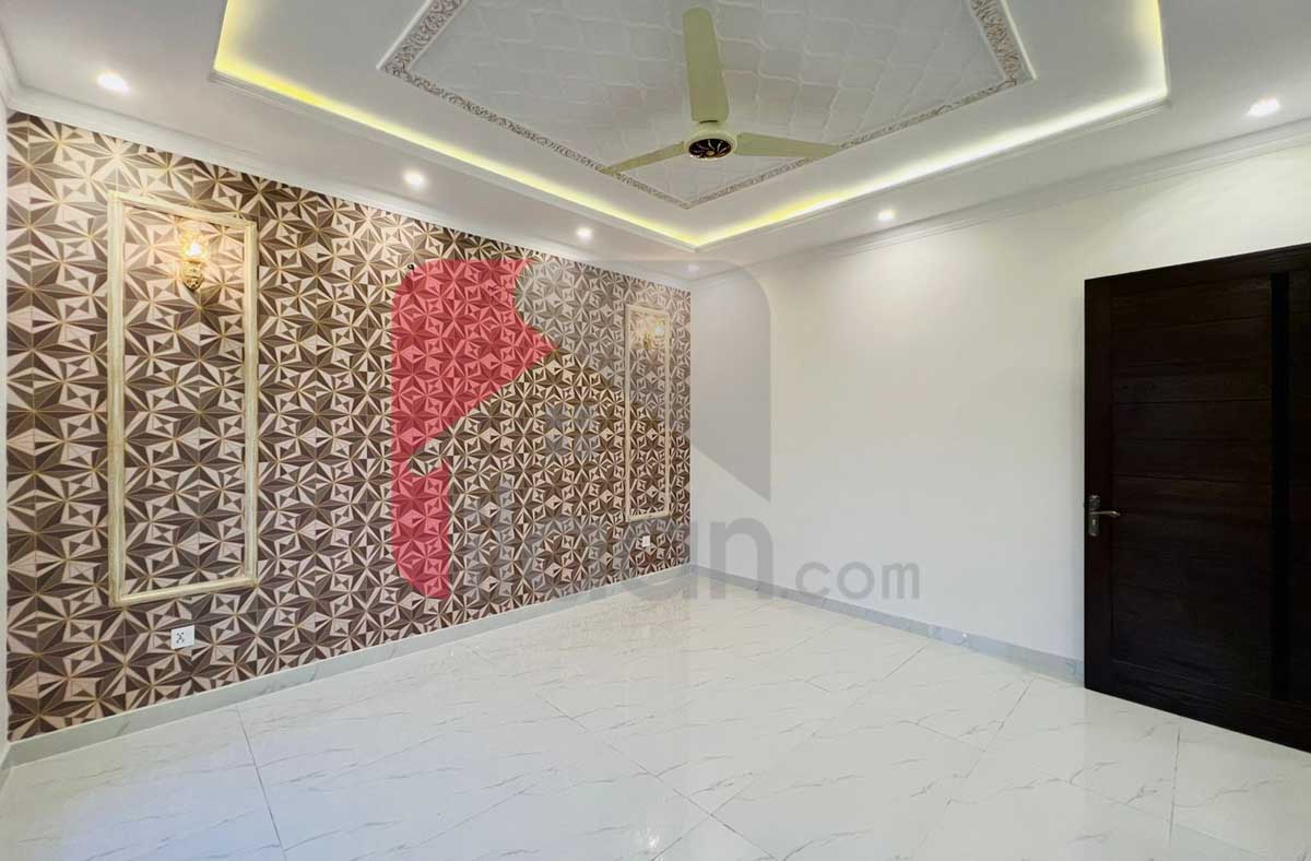 10 Marla House for Sale in Phase 8 - Air Avenue, DHA Lahore