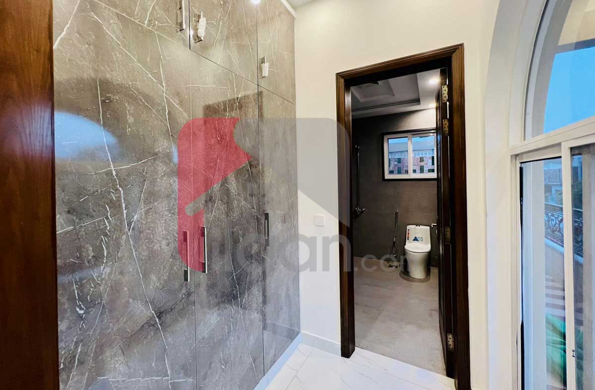 10 Marla House for Sale in Phase 8 - Air Avenue, DHA Lahore