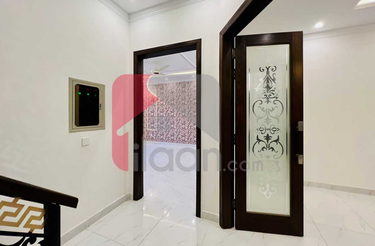 10 Marla House for Sale in Phase 8 - Air Avenue, DHA Lahore