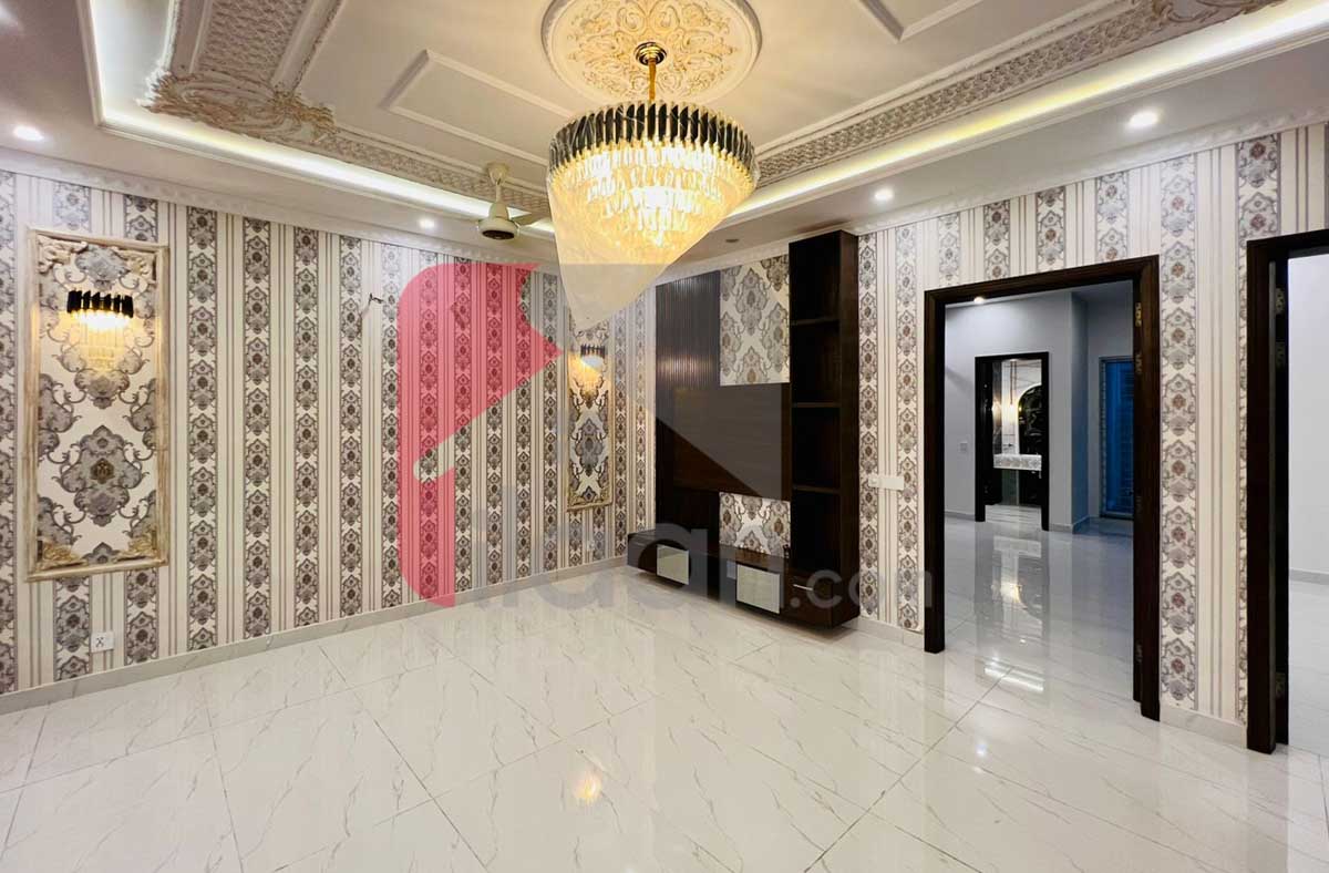 10 Marla House for Sale in Phase 8 - Air Avenue, DHA Lahore