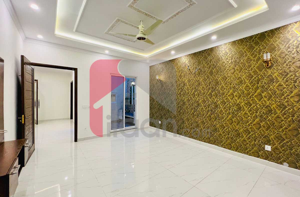 10 Marla House for Sale in Phase 8 - Air Avenue, DHA Lahore