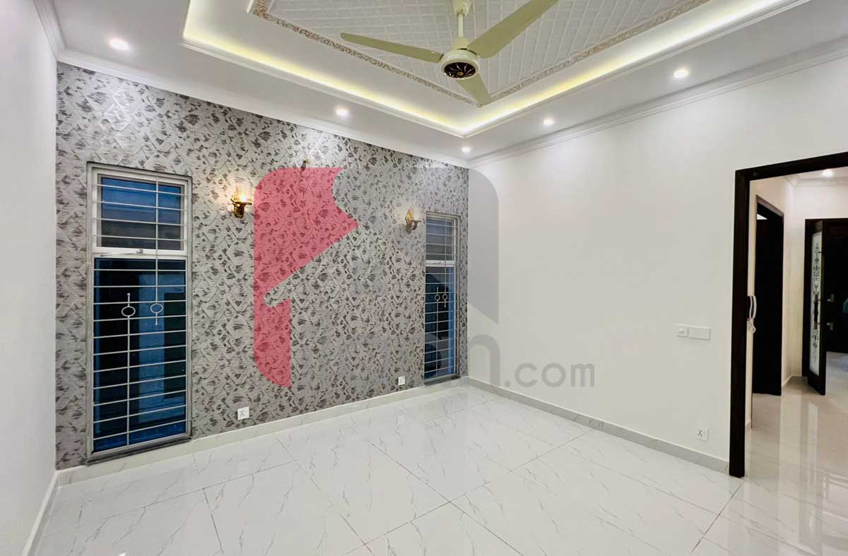 10 Marla House for Sale in Phase 8 - Air Avenue, DHA Lahore