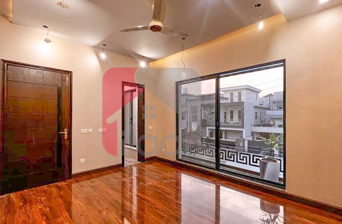 10 Marla House for Sale in Phase 8 - Air Avenue, DHA Lahore