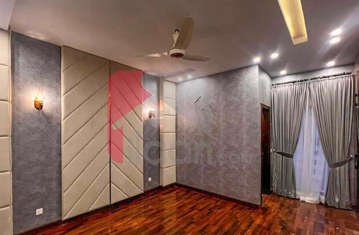 10 Marla House for Sale in Phase 8 - Air Avenue, DHA Lahore