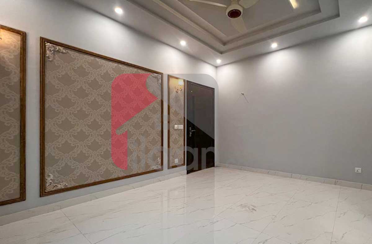 10 Marla House for Sale in Phase 8 - Air Avenue, DHA Lahore