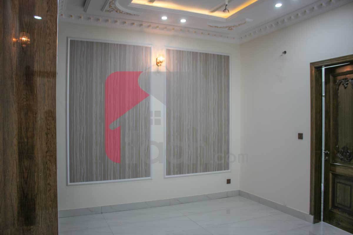 10.75 Marla House for Sale in Raza Block, Allama Iqbal Town, Lahore